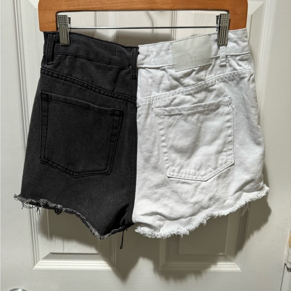 Color blocked high rise shorts - Picture 3 of 4